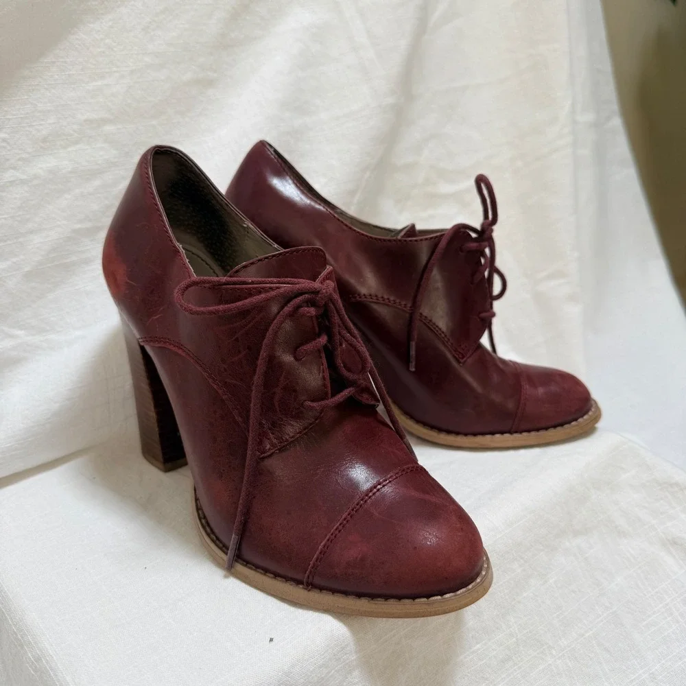 Hinge Leather Oxford Heels 8.5 Burgundy Lace Up Cap Toe Stacked Block Heel